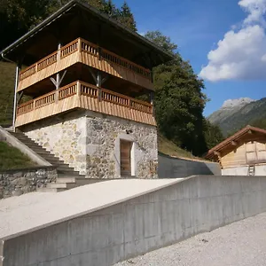 mazot-de-joe-avec-son-hammam-entre-la-clusaz-et-annecy.hotels-rhonealpes.com/